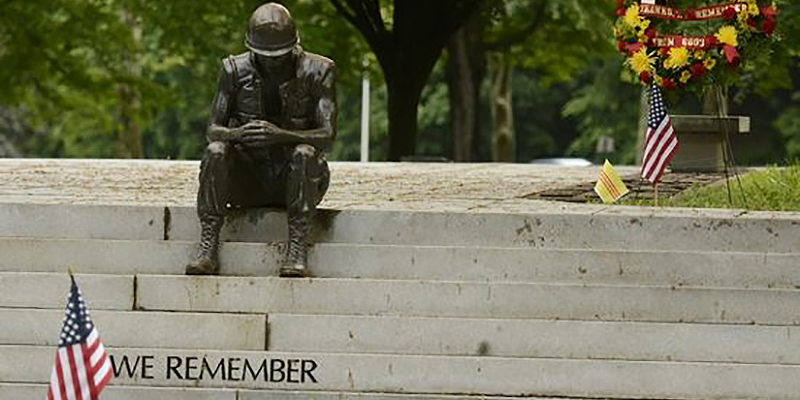 Vietnam Memorial, Reading
