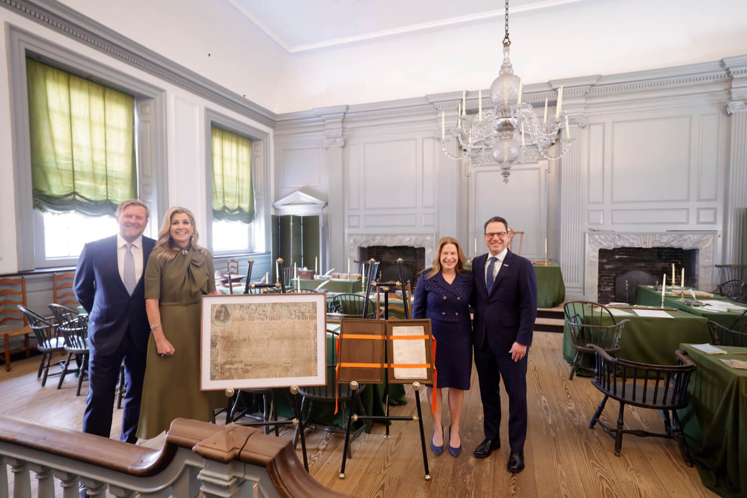 Governor Josh Shapiro and First Lady Lori Shapiro pose with His Majesty King Willem-Alexander and Her Majesty Queen Máxima at Liberty Hall
